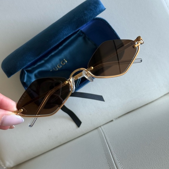 Gucci Women's Gold and Black Sunglasses - Picture 2 of 8